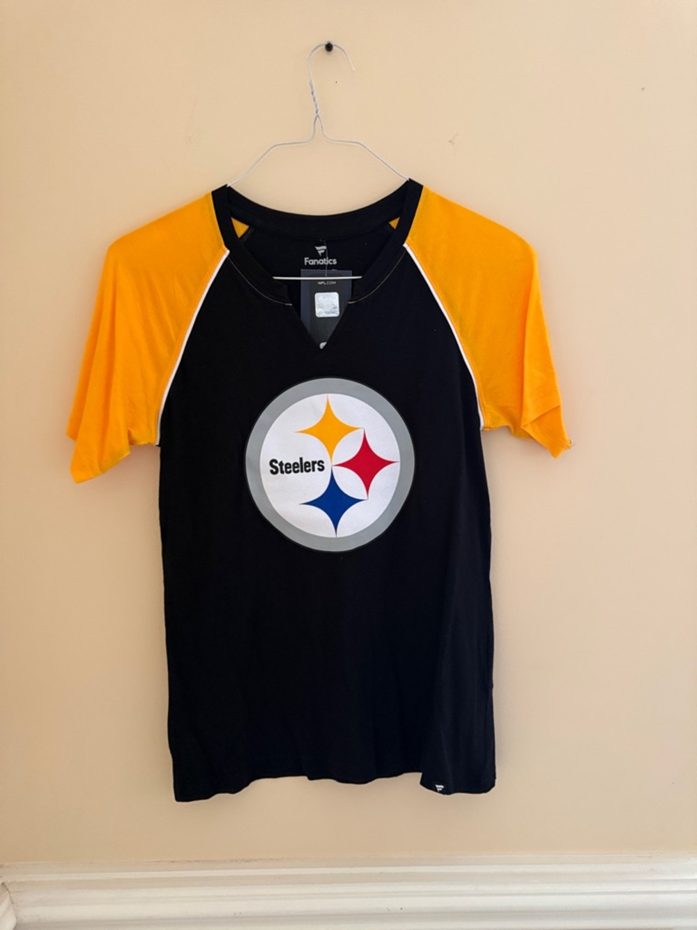 Fanatics Black and Gold Pittsburgh Steelers Tee with Team Crest sz Small